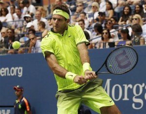 NUEVA YORK (AP) -- Para Juan Martín Del Potro, preservar el físico y energía es esencial en su retorno al tenis tras los dos años y medio que se perdió por tres cirugías en la muñeca izquierda.

Así que acceder a los cuartos de final del Abierto de Estados Unidos con una inversión de 72 minutos de juego el lunes - y algo más de 10 sets tras cuatro rondas- es sencillamente inmejorable para el argentino de 27 años de edad y campeón de la edición de 2009.

Del Potro se instaló entre los ocho mejores de un Grand Slam por primera vez desde Wimbledon 2013, luego que su rival Dominic Thiem debió retirarse en el segundo set por una lesión en la rodilla derecha.

Al momento en que el austríaco decidió retirarse, Del Potro se imponía 6-3, 3-2.


