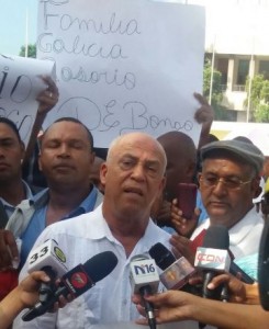 Alegados dueños de terrenos donde opera Barrick Gold piquetean Congreso Nacional