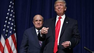 Giuliani: Mejor Trump “que una mujer” para presidente