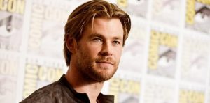 Cris Hemsworth bromea con rumor de crisis matrimonial