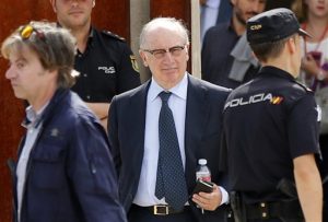 Exjefe del FMI niega cargos de sobresueldos en España 