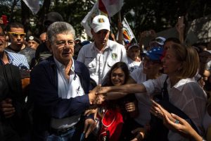 Miles de opositores comienzan a manifestarse en varias ciudades de Venezuela