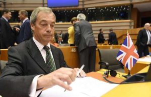 Nigel Farage no liderará partido independentista británico 