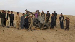 Civiles afganos abandonan Kunduz huyendo de los combates 