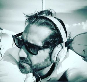 “El potrillo” Alejandro Fernández presume su nuevo look en las redes
