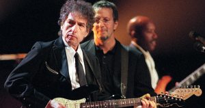 Miembro de academia del Nobel critica silencio de Dylan