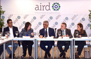 Canciller Vargas plantea alianza con empresarios para promover comercio exterior