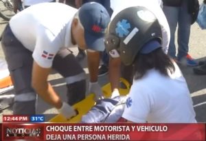 Choque entre motorista y vehículo deja una persona herida