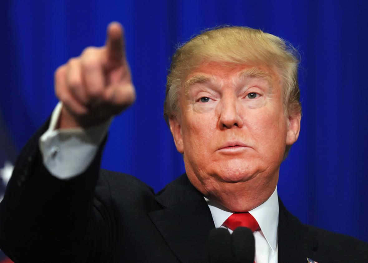 "No puede caminar ni cinco metros" dice Trump refiéranse a Hillary Clinton