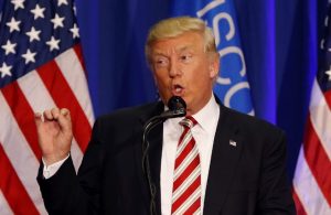 El error de fecha de Donald Trump durante un acto de campaña en Florida