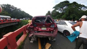 Vehículos pesados siguen causando estragos en las calles