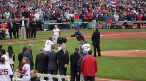 Presidente Medina hace lanzamiento de honor tras despedida de David Ortiz en las Grandes Ligas  