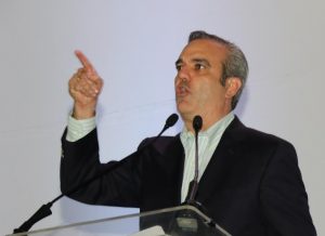 Abinader: “Afán de empréstitos acerca al país a shock de endeudamiento”