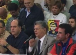Oposición venezolana denunció golpe de Estado y pidió restituir el hilo constitucional