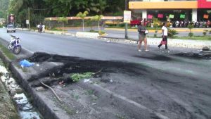Queman neumáticos en cruce de Las Terrenas contra apagones