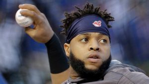 Carlos Santana colocado como incialista para el cuarto choque; Mike Napoli sentado
