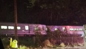 Descarrila un tren de pasajeros al este de Nueva York