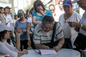 Anulan en 3 estados de Venezuela activación del revocatorio contra Maduro