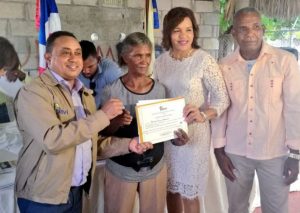 INVI entrega complejo de 80 apartamentos a igual número de familias en Azua
 
