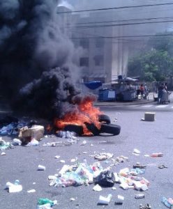 Se registran disturbios en una de las puertas de la UASD