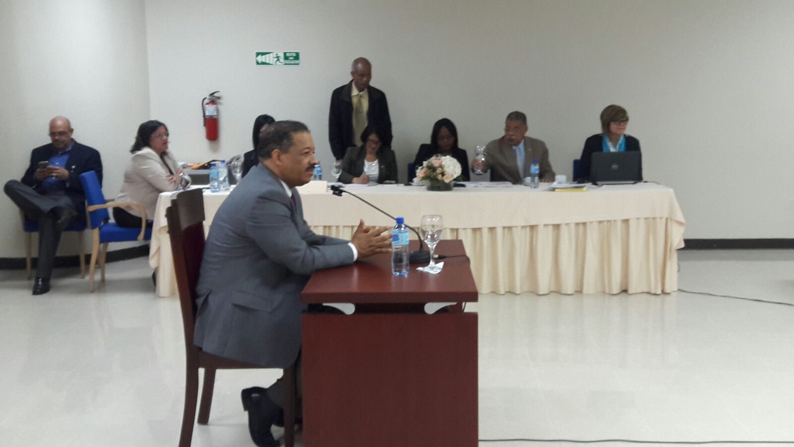 Comisión evaluadora de aspirantes JCE entrevista a Roberto Rosario