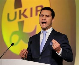 Legislador británico termina hospitalizado tras altercado
