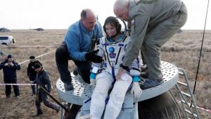 La nave Soyuz MS-01, con tres tripulantes a bordo, aterriza con éxito en  Rusia 