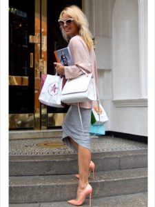 Pamela Anderson visita a  Julian Assange