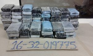 DNCD decomisa 103 paquetes de droga y apresa cuatro