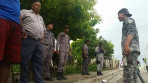 Pescadores de isla Beata bloquean carretera en Pedernales; un herido y varios detenidos