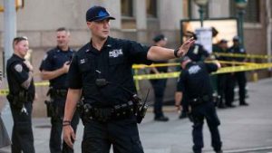3 muertos y 12 heridos por tiroteo en Los Ángeles