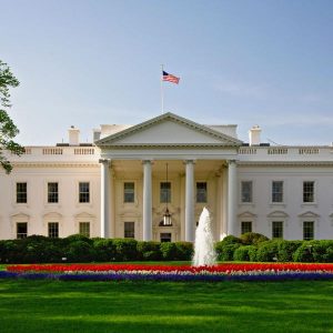 EEUU va a las urnas para decidir entre Trump y Clinton tras una larga campaña