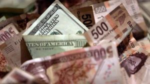El peso mexicano se derrumba a su mínimo histórico por la ventaja de Donald Trump en las elecciones 