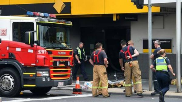 Un hombre se prendió fuego en un banco de Australia y provocó 26 heridos