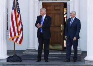 Donald Trump convierte en un espectáculo la transición de poder
