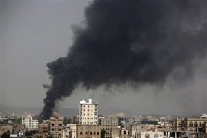 Mueren 13 civiles en ataque de coalición saudí en Yemen 
