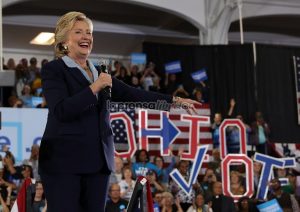Hillary Clinton pide el voto con la estrella de la NBA LeBron James
