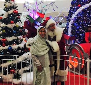 A los 75 años, cumplió su sueño de celebrar la Navidad y conocer a Santa Claus