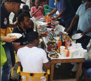 Omega realiza banquete en la cárcel