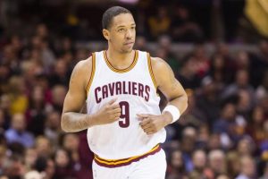 Jugador Cleveland, Channing Frye pierde padre un mes después de fallecer su madre