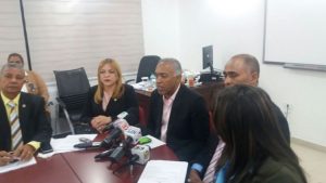 Comisión de diputados supervisa operaciones de la Barrick Gold