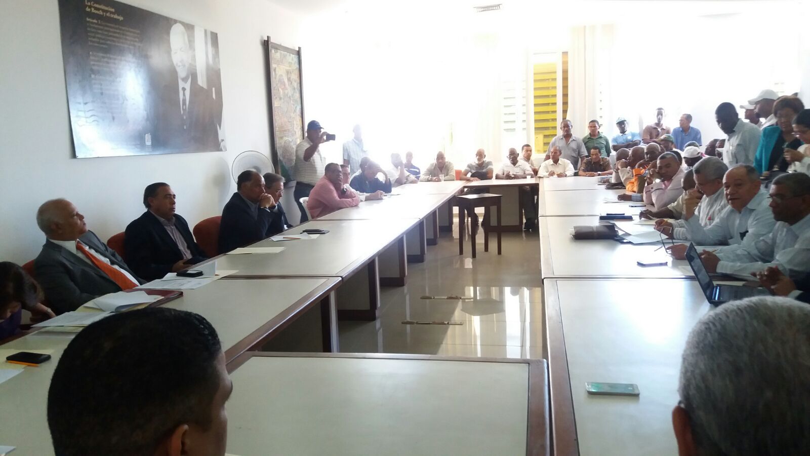 Trabajadores entregan al sector patronal propuesta de aumento salarial