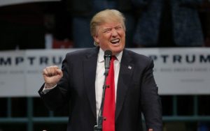 Donald Trump llama estúpido al presidente Barack Obama