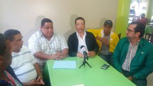 LMD entrega recursos y combustibles a alcaldes de zonas afectadas por lluvias 