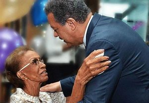 Madre de Leonel Fernández podría ser dada de alta mañana