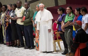 El papa clama contra el 