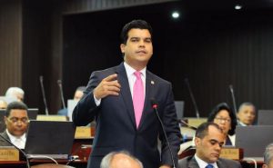 Educación admite entrega tardía de libros como denunció el diputado Wellington Arnaud