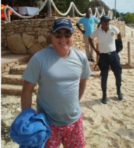 James Brewster visita La Cueva de Cabo Rojo en Pedernales 