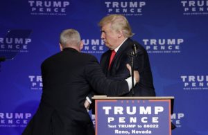 El Servicio Secreto de EEUU saca a Trump de un mitin por una falsa alarma