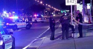 Un muerto y varios heridos cerca de un centro de votación en Los Ángeles
